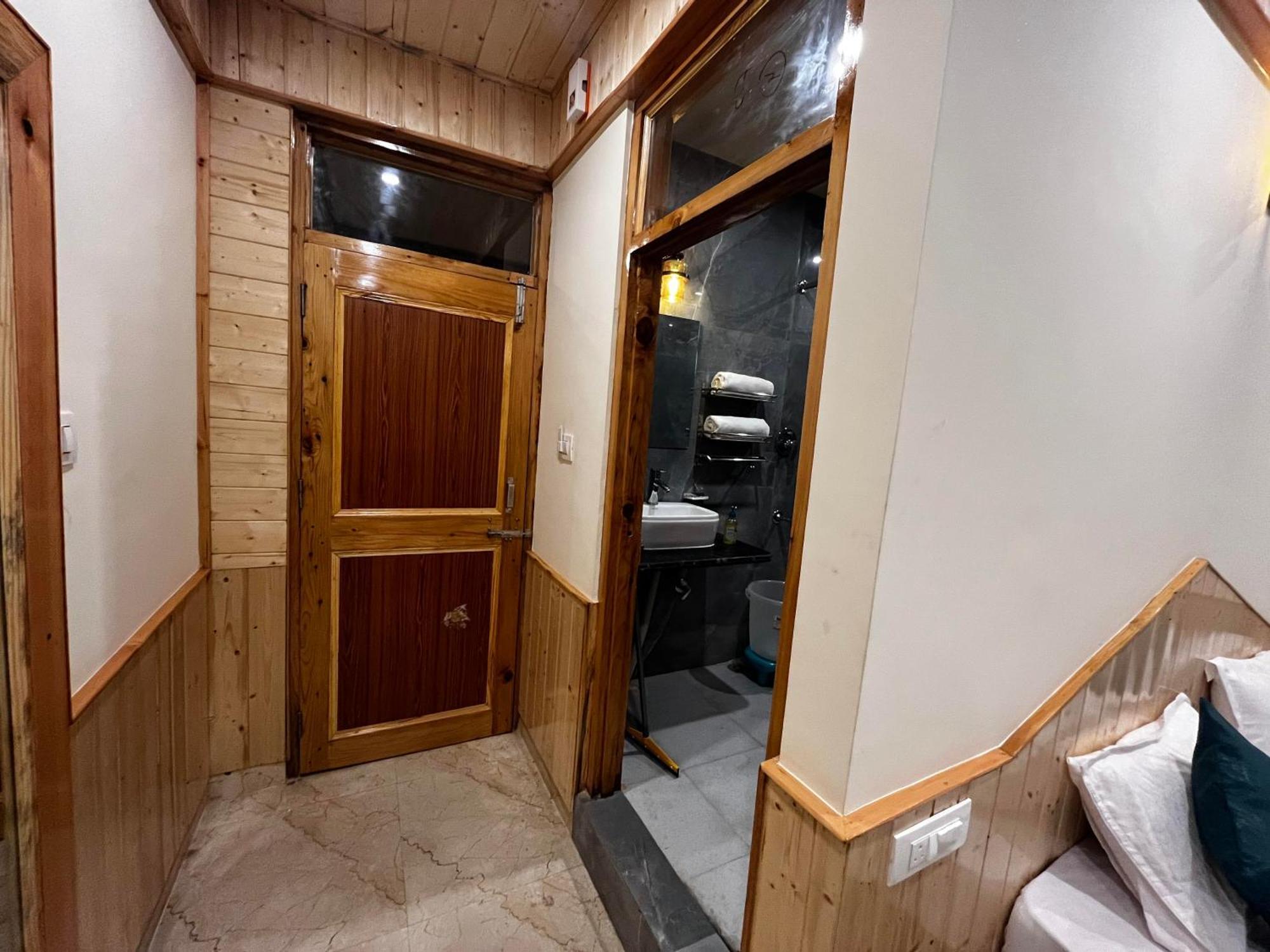 Hotel Mid Orchard Kasol L River Side -Pure Veg Hotel Exterior foto